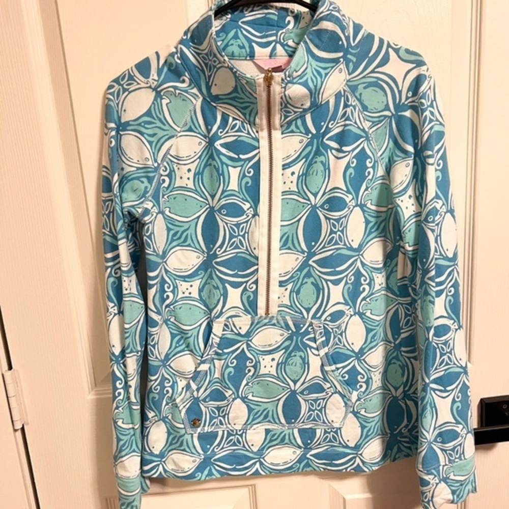 Lilly Pulitzer 1/2 zip light weight jacket pullover
Size S